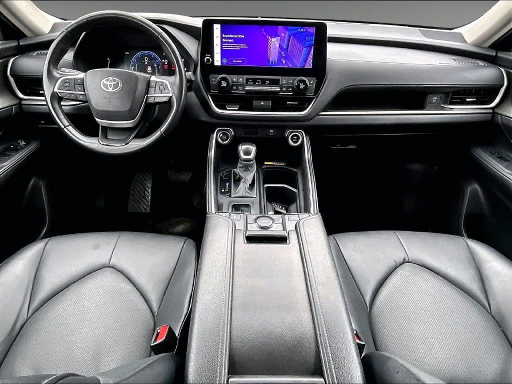 Used 2025 Toyota Grand Highlander AWD image 22