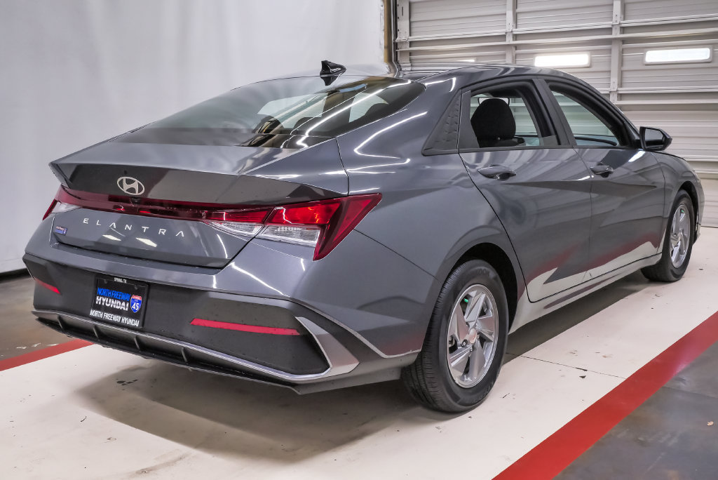 Certified 2026 Hyundai Elantra SE w/ Cargo Package FWD image 6