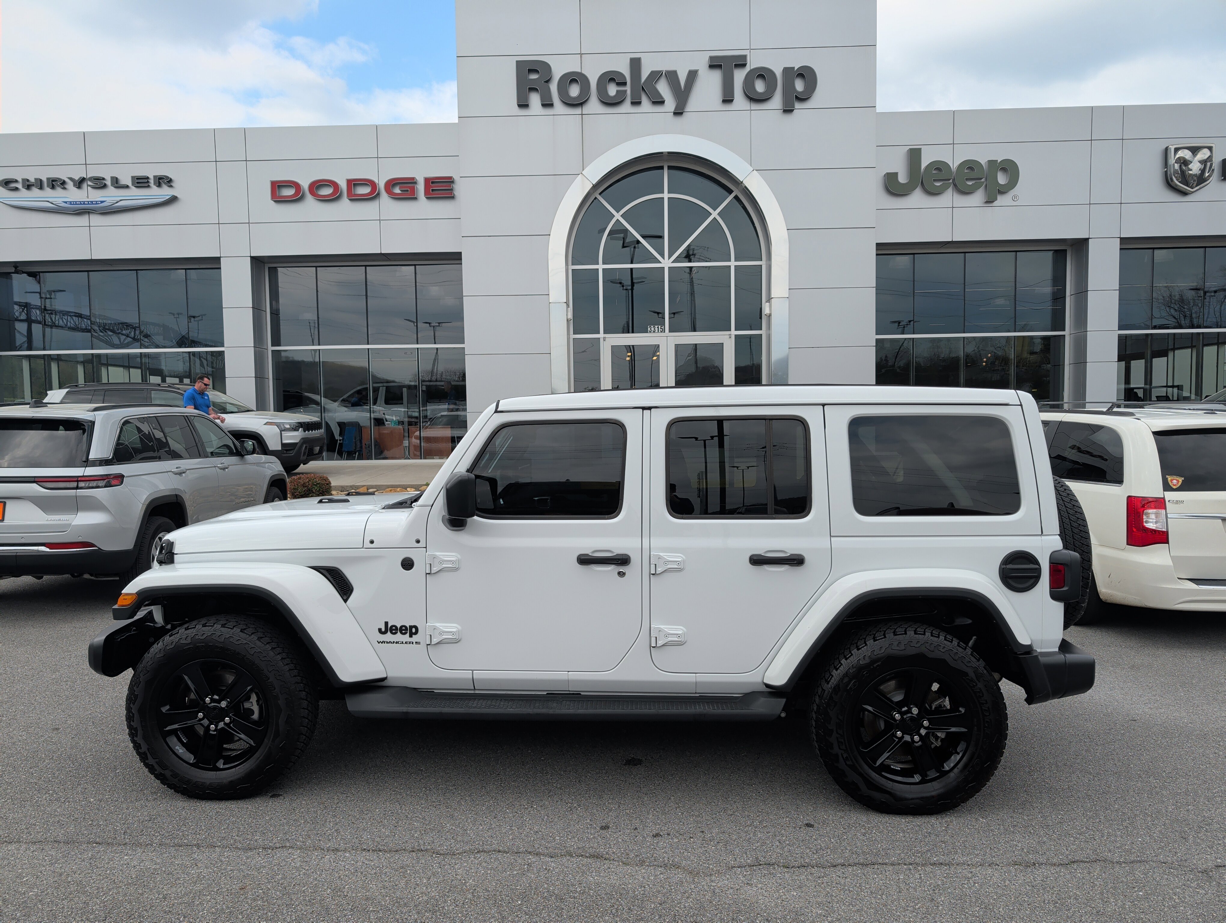 Used 2023 Jeep Wrangler Unlimited Sahara image 1
