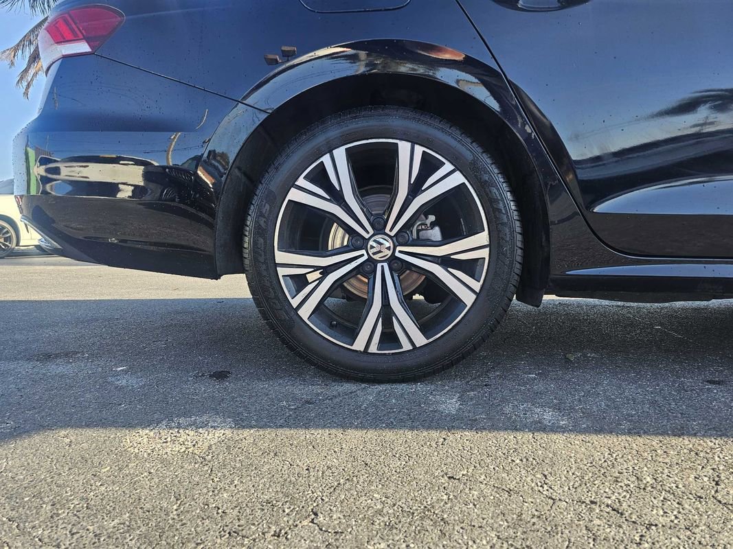 Used 2021 Volkswagen Passat 2.0T SE image 18