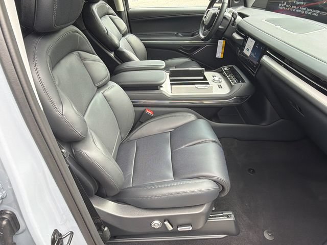 New 2027 Lincoln Navigator Premiere RWD image 14