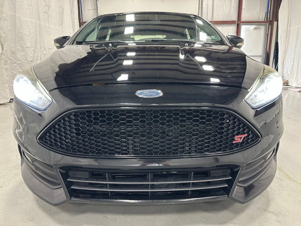 Used 2018 Ford Focus ST FWD image 2