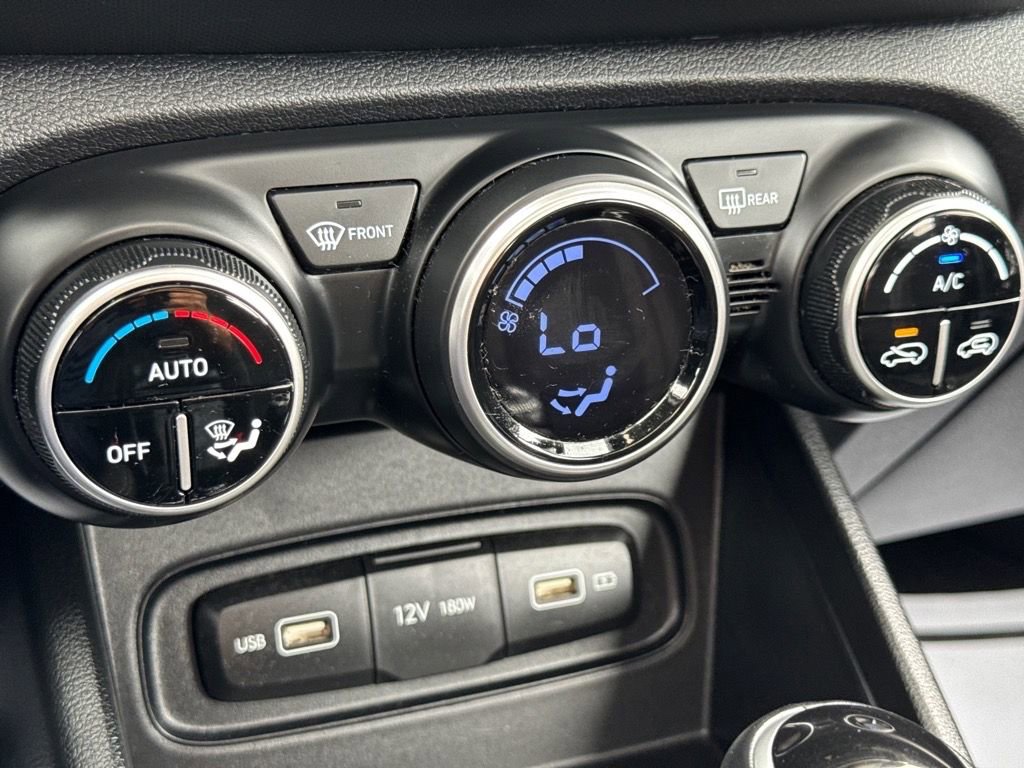 Used 2022 Hyundai Venue SEL w/ Cargo Package image 21