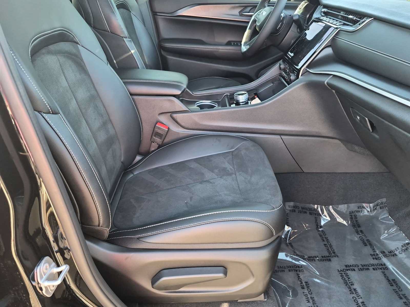 Used 2025 Jeep Grand Cherokee L Altitude AWD/4WD image 24