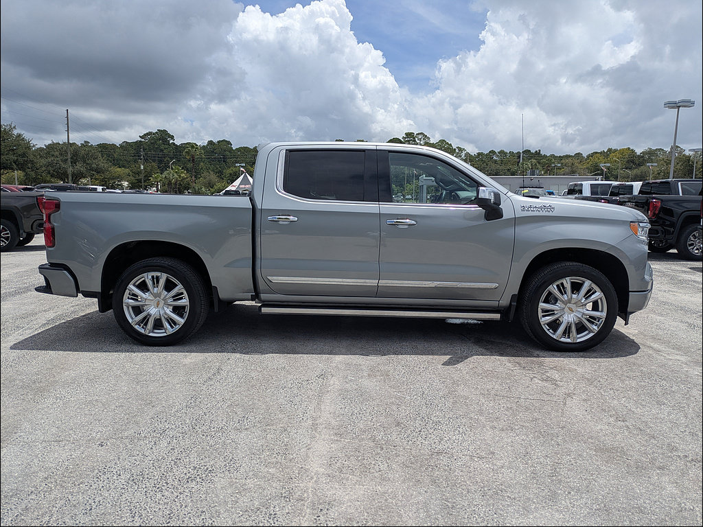 Used 2025 Chevrolet Silverado 1500 High Country AWD/4WD image 3