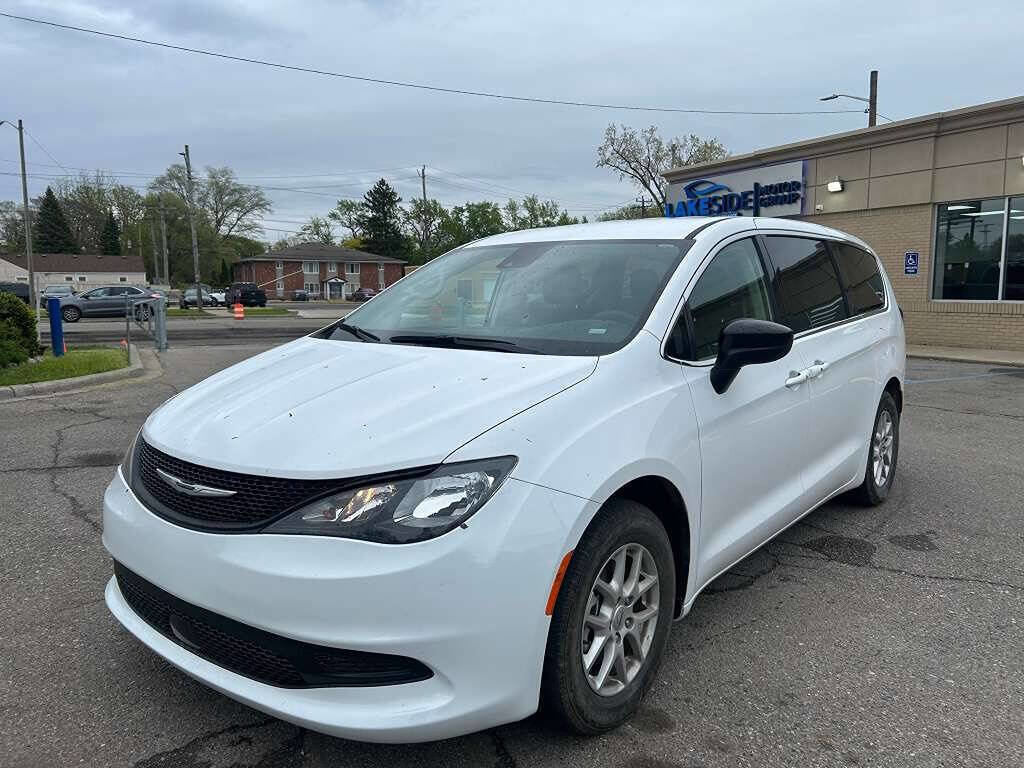 Used 2024 Chrysler Voyager LX FWD image 1