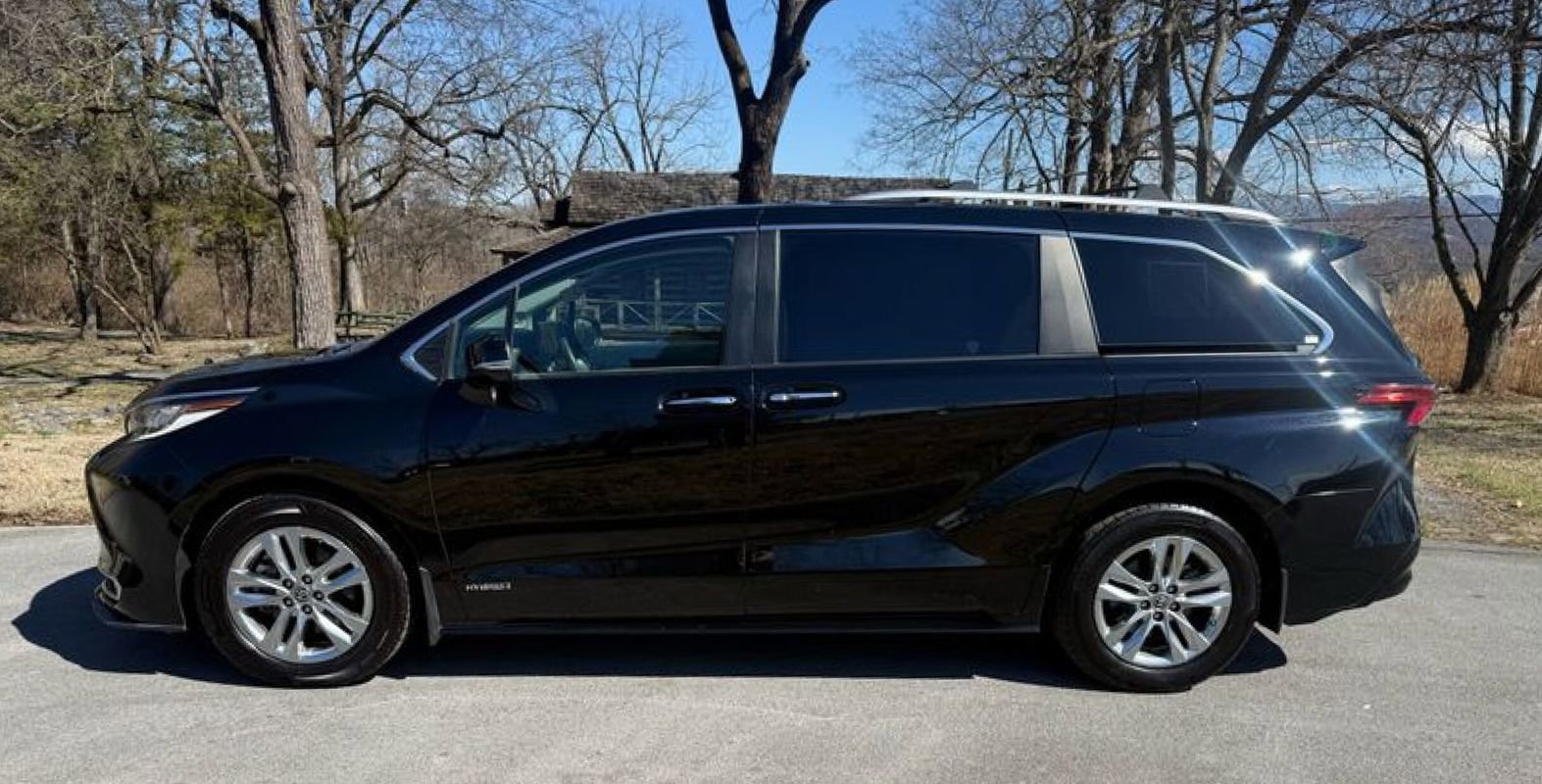 Used 2021 Toyota Sienna Limited FWD image 10