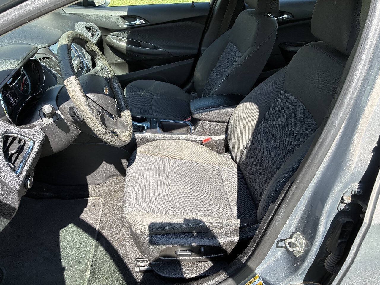 Used 2018 Chevrolet Cruze LT w/ Convenience Package FWD image 6