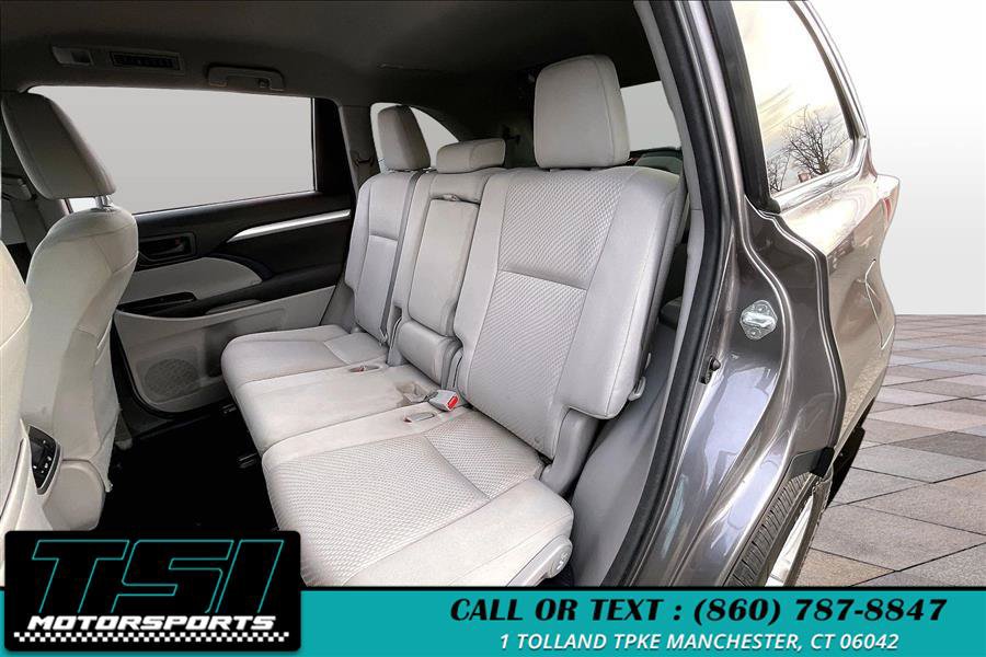 Used 2016 Toyota Highlander LE AWD/4WD image 25