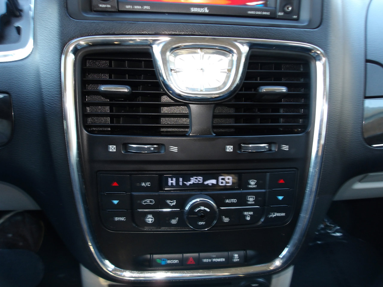 Used 2013 Chrysler Town & Country Touring-L w/ Entertainment Group #2 image 23