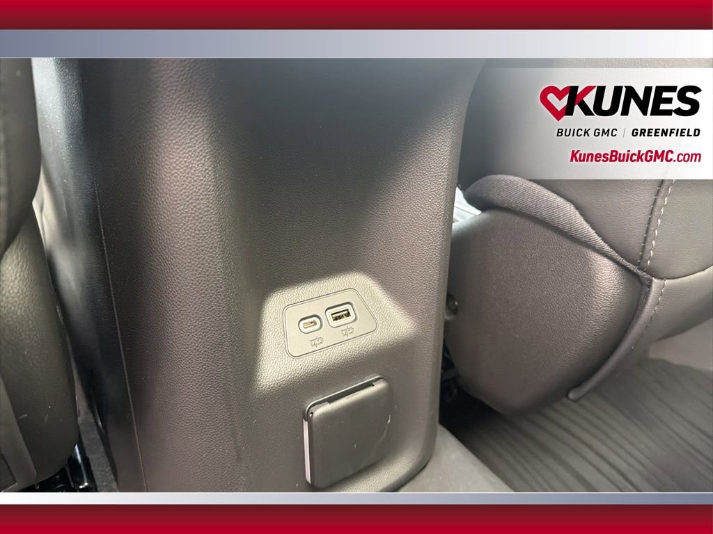 Used 2023 Buick Envision Avenir image 34