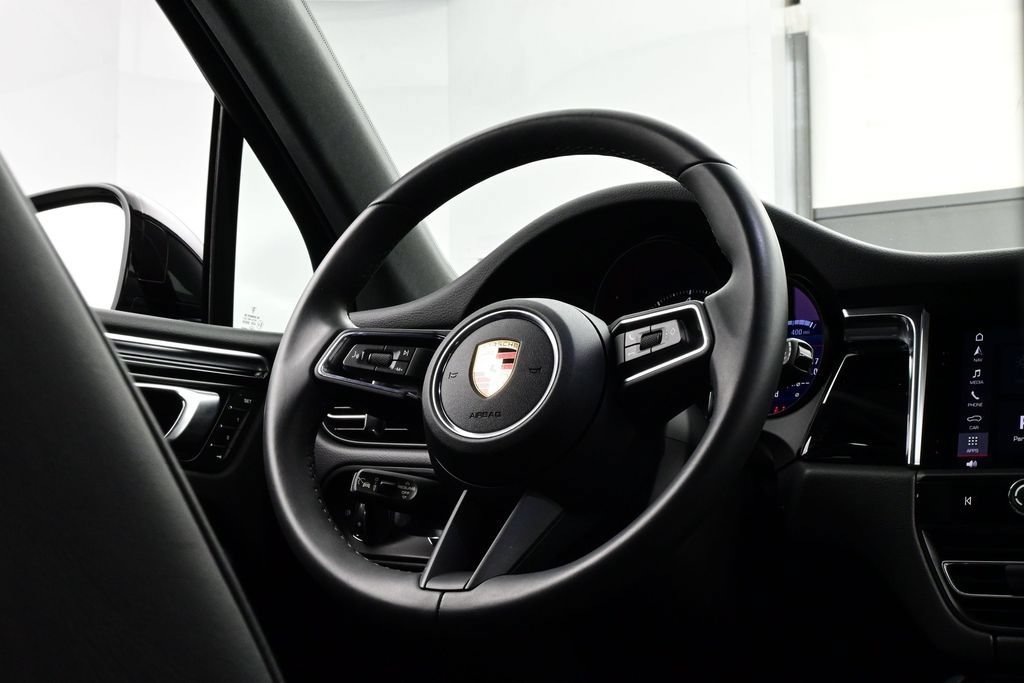 Certified 2025 Porsche Macan AWD/4WD image 21