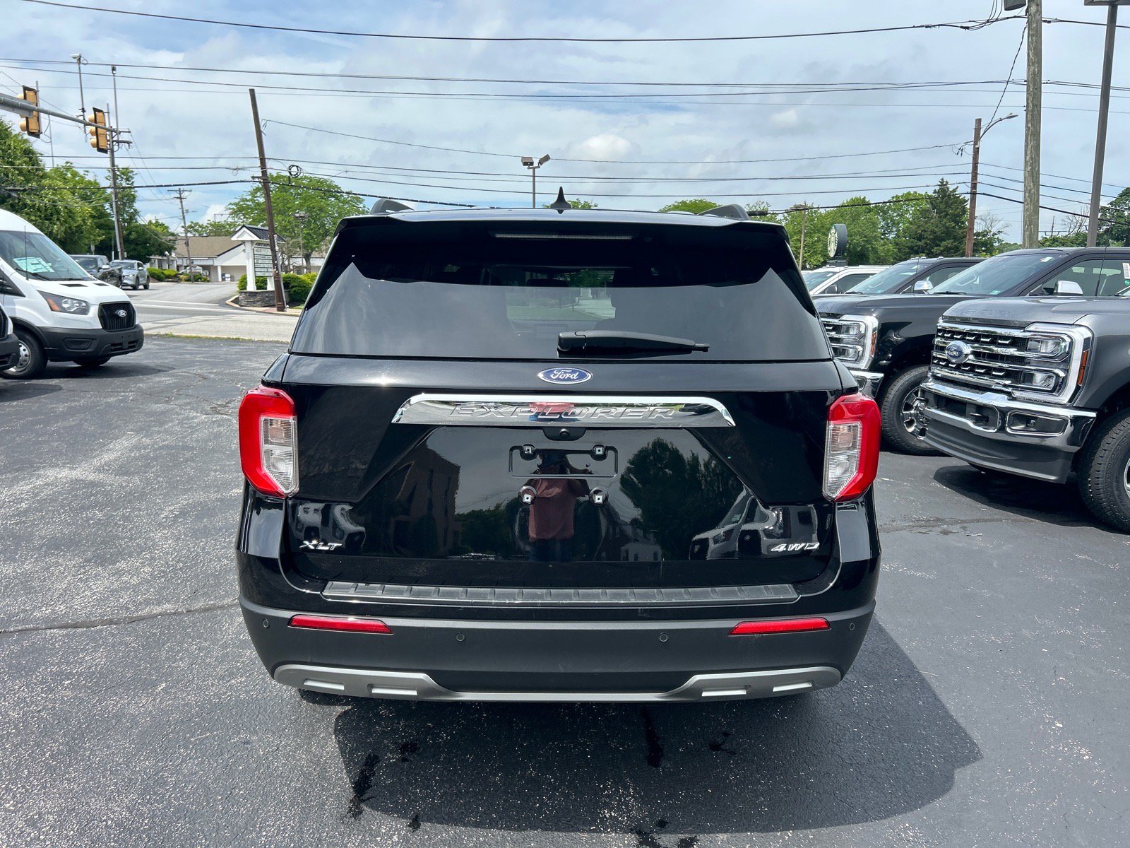 Certified 2023 Ford Explorer XLT w/ Equipment Group 202A AWD/4WD image 14