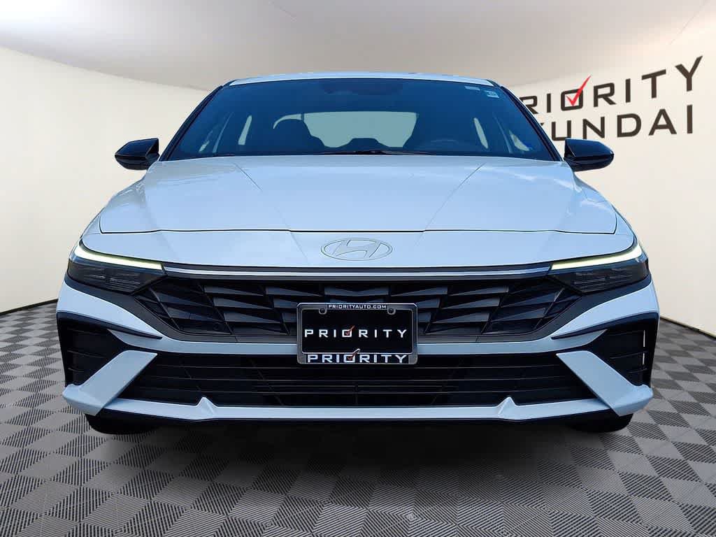 Certified 2025 Hyundai Elantra Sport FWD image 2