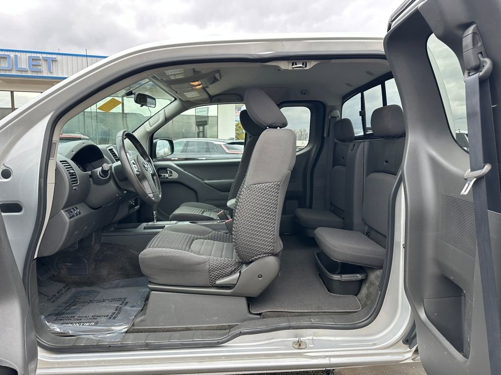 Used 2018 Nissan Frontier SV image 8