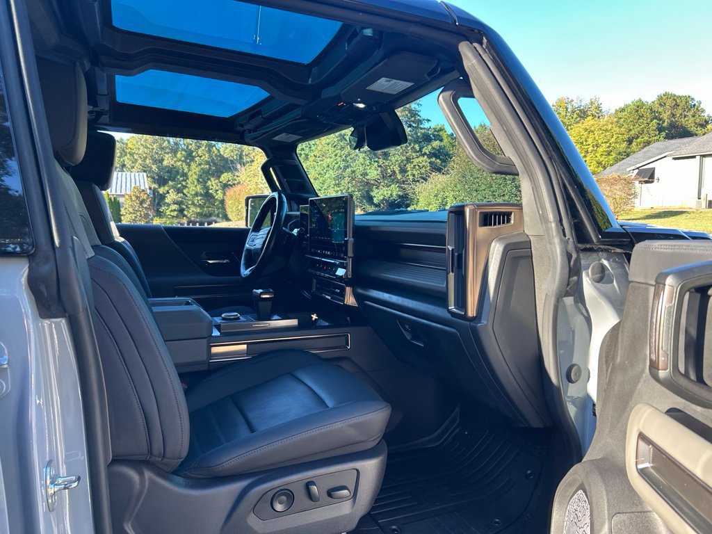 Used 2025 GMC Hummer EV 2X w/ LPO, Sport Package AWD/4WD image 46
