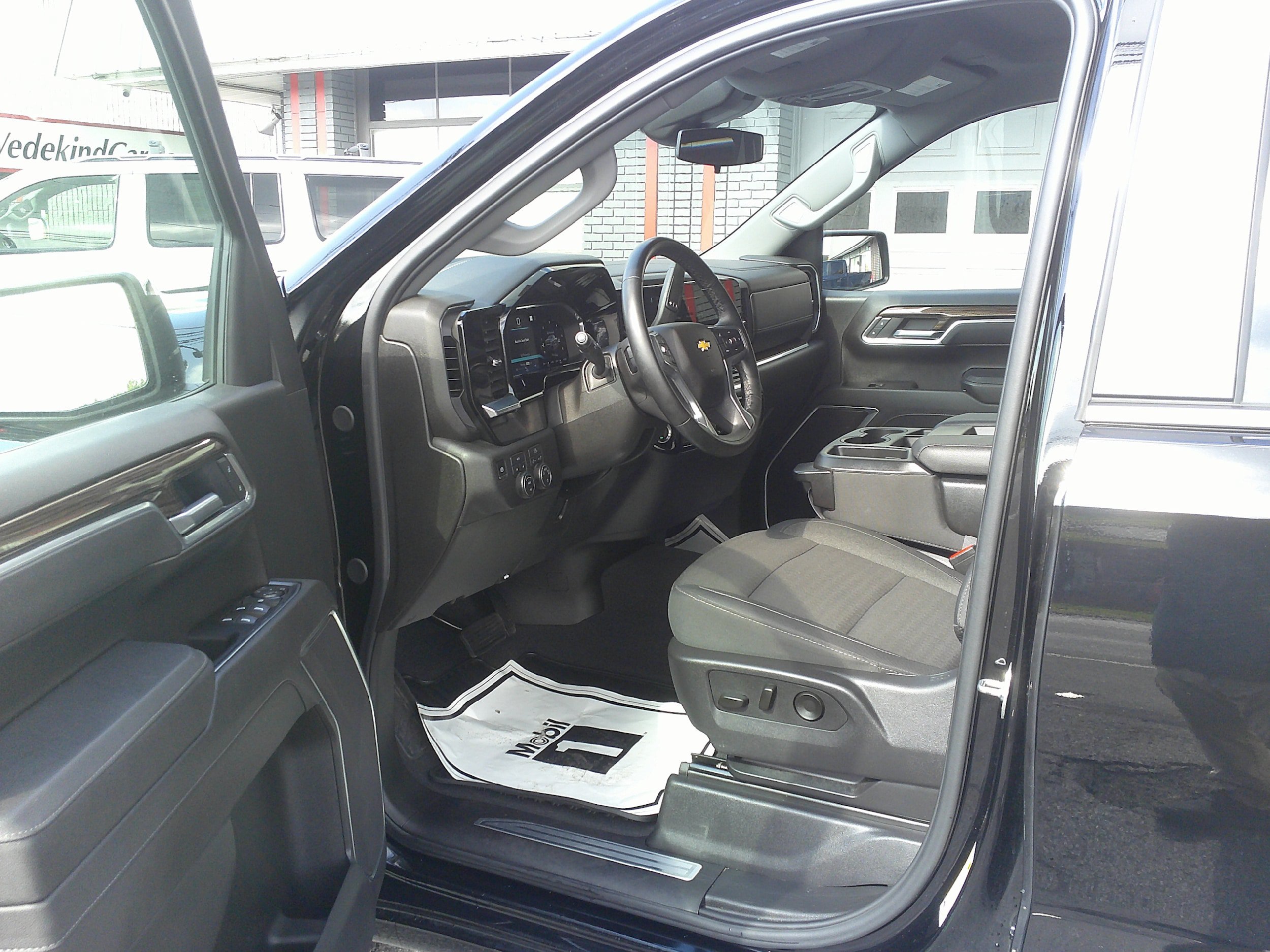 Used 2026 Chevrolet Silverado 1500 LT AWD/4WD image 15