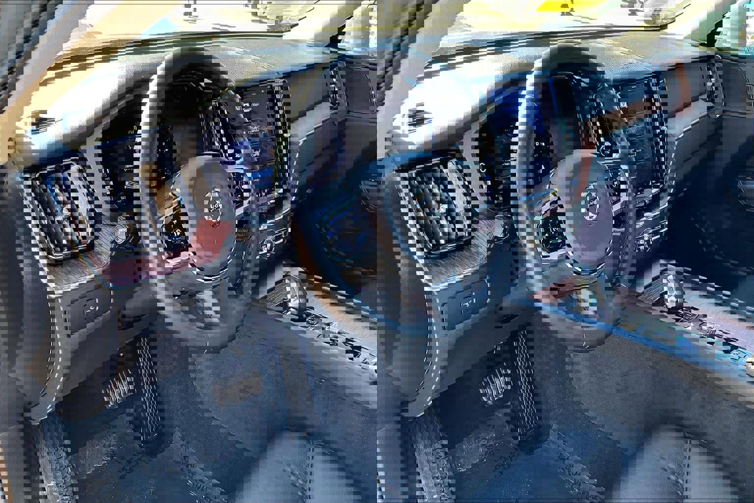 Certified 2023 Volvo XC60 B5 Plus w/ Climate Package image 16