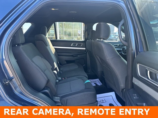 Used 2017 Ford Explorer XLT image 2