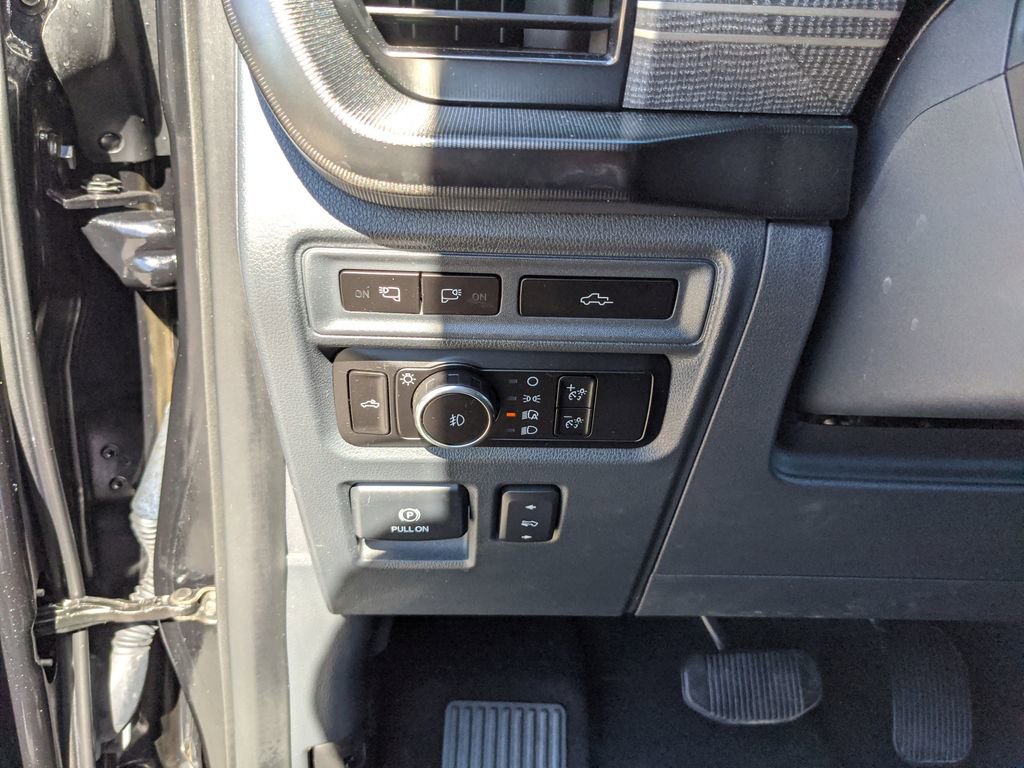 Certified 2023 Ford F150 Platinum w/ Equipment Group 701A High image 32