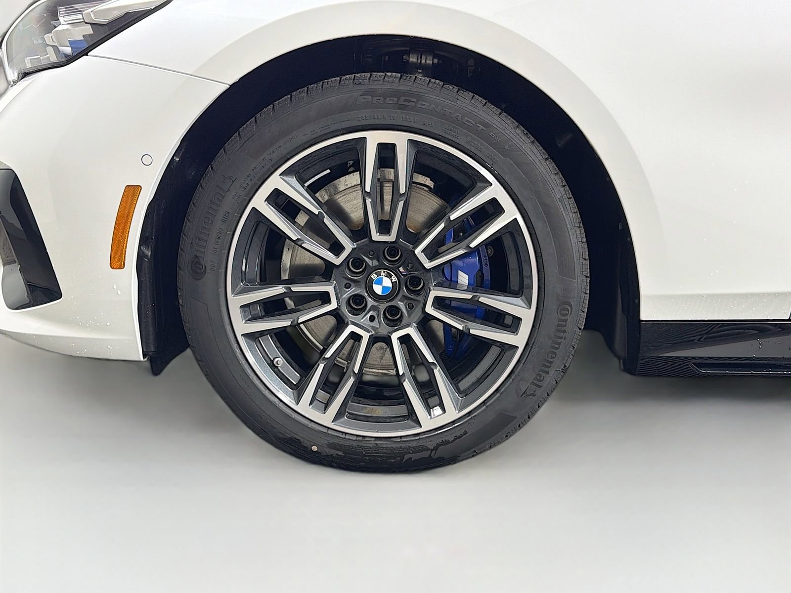New 2026 BMW 530i xDrive w/ M Sport Package AWD/4WD image 33