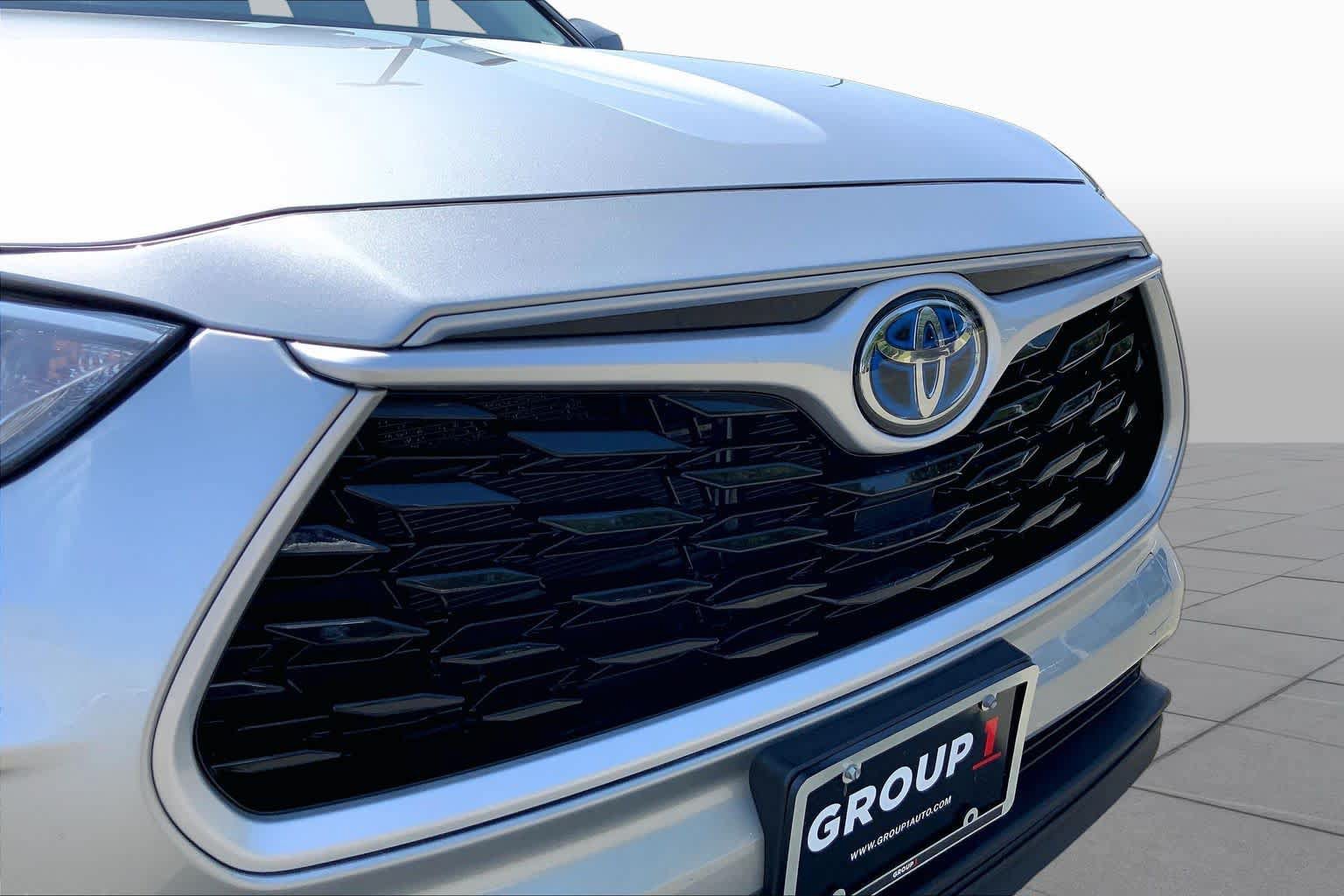 Used 2023 Toyota Highlander XLE AWD/4WD image 30