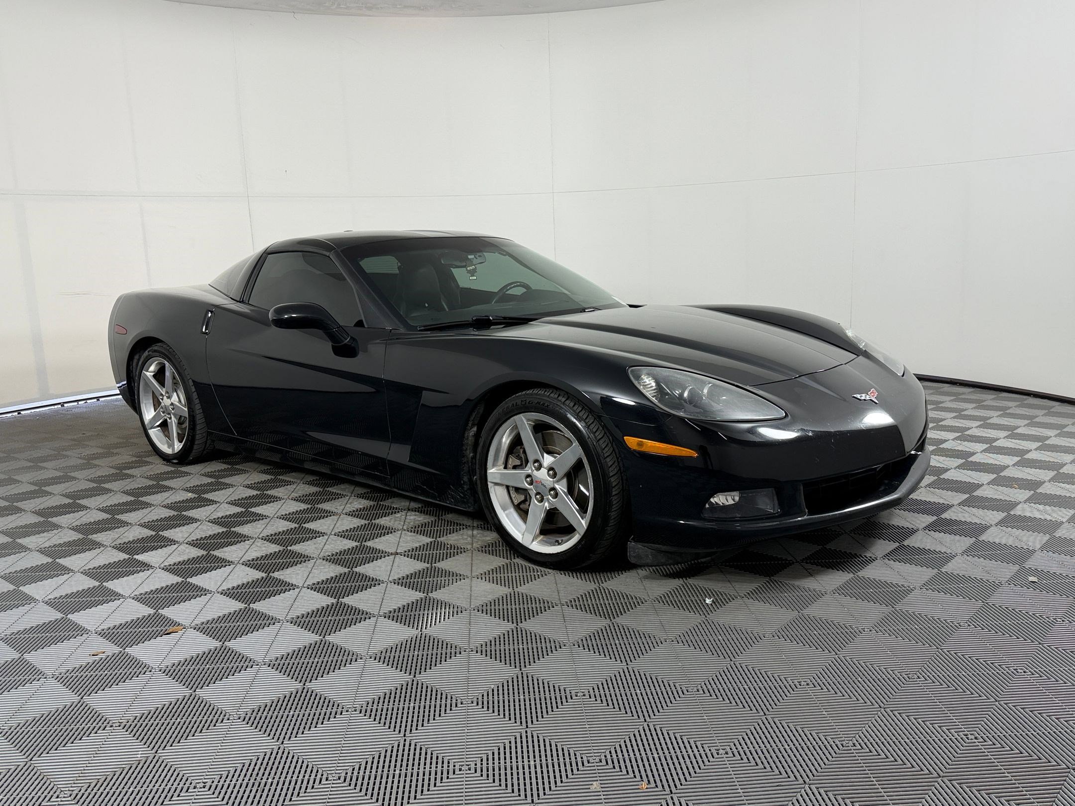 Used 2005 Chevrolet Corvette Coupe w/ Preferred Equipment Group image 7