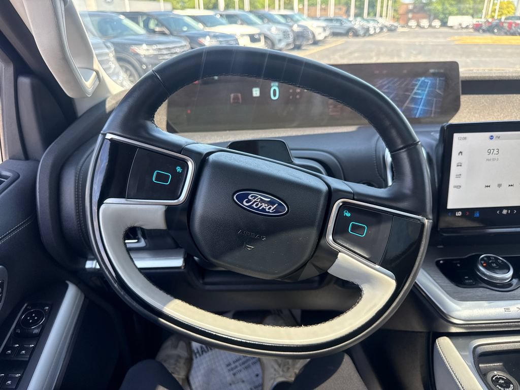 Used 2025 Ford Expedition Platinum w/ Driver's Package AWD/4WD image 43