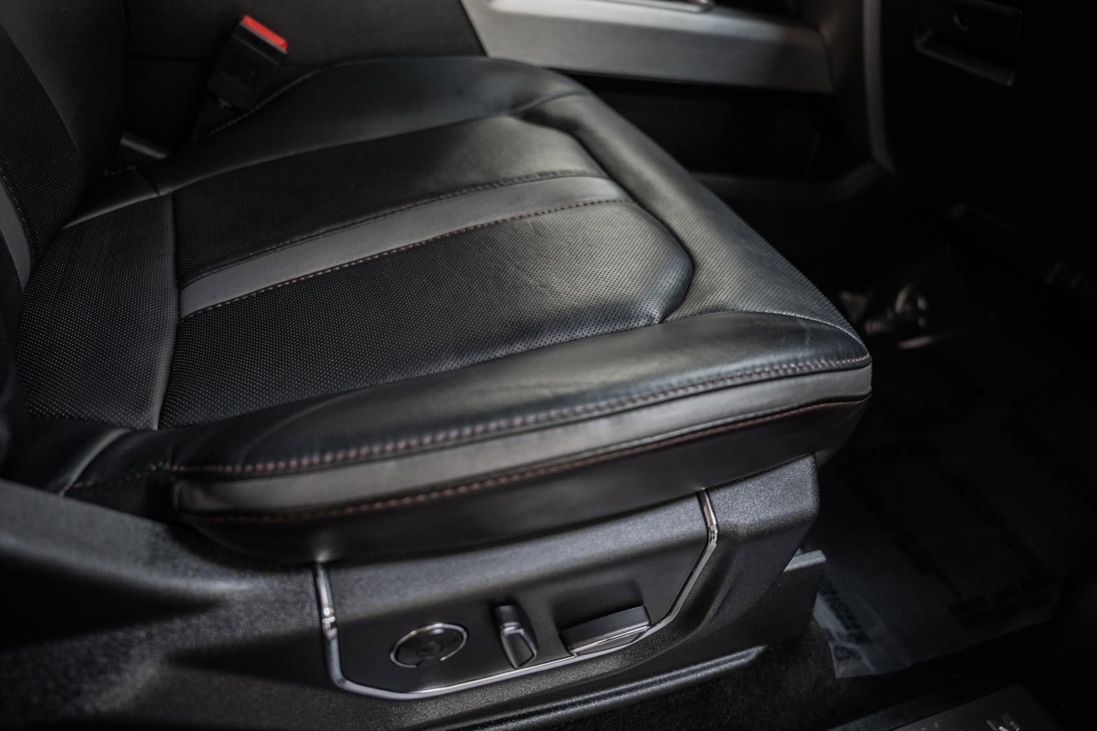 Certified 2018 Ford F150 Platinum w/ Equipment Group 701A Luxury image 43