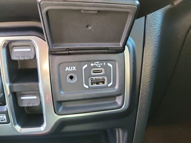 Used 2023 Jeep Gladiator Willys image 30