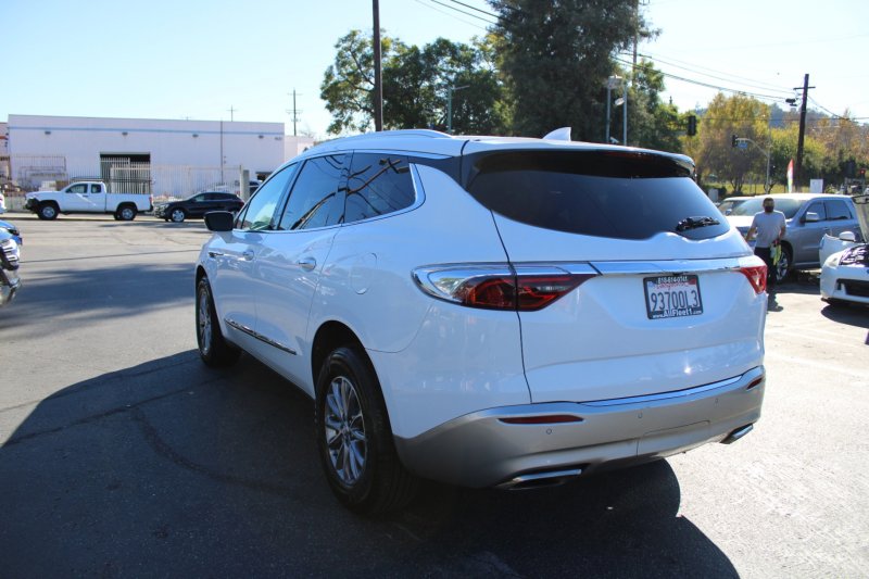 Used 2022 Buick Enclave Essence image 4