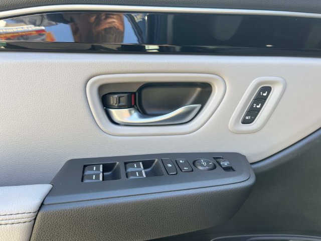 Certified 2025 Honda Pilot Touring image 17