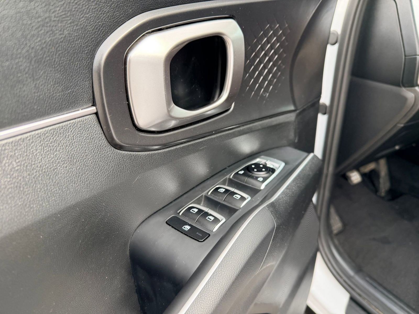 Used 2021 Kia Sorento LX image 19