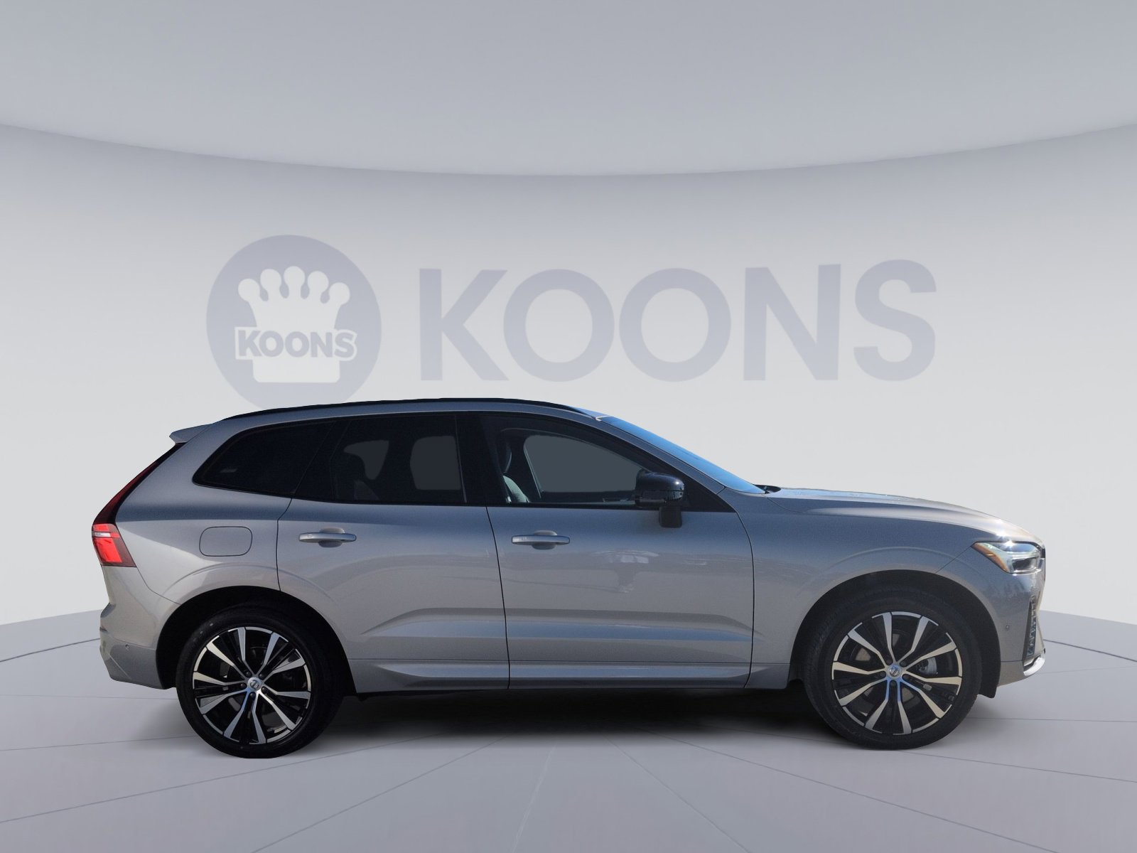 Certified 2025 Volvo XC60 B5 Plus image 8