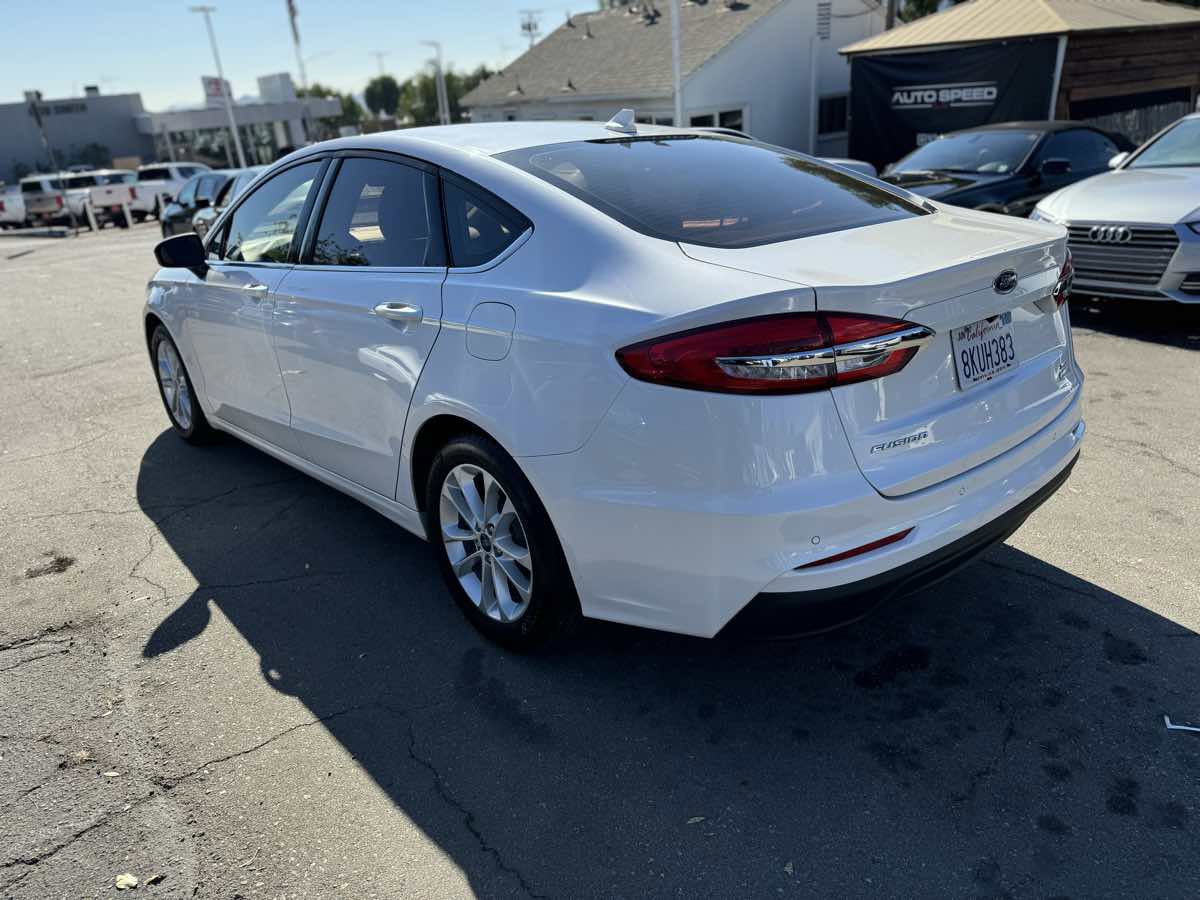 Used 2019 Ford Fusion SE image 4
