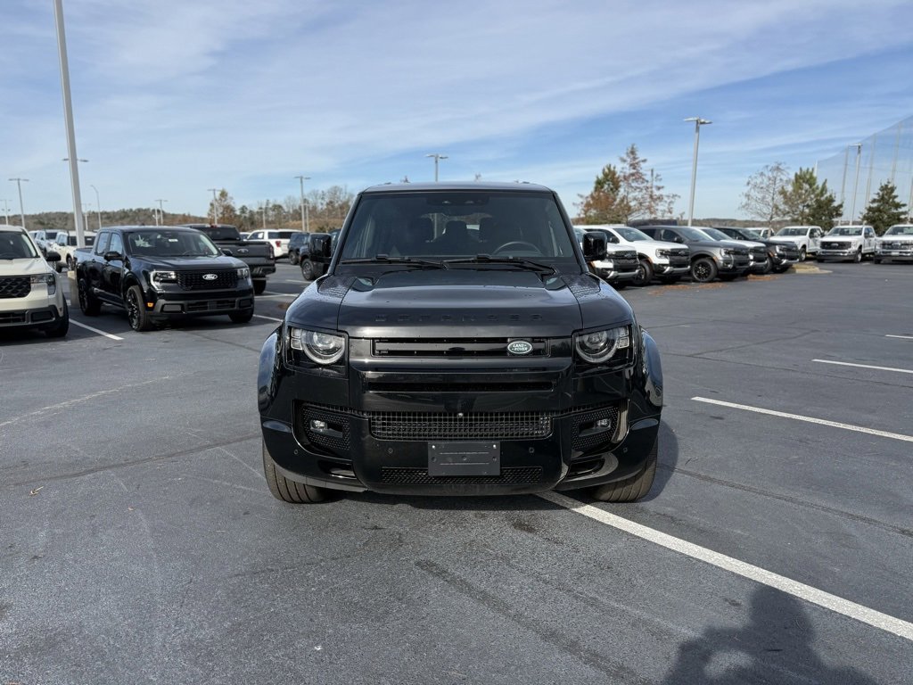Used 2024 Land Rover Defender 130 X-Dynamic SE image 2