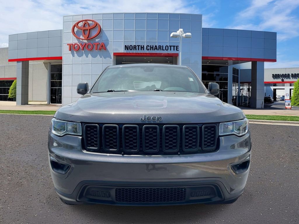 Used 2020 Jeep Grand Cherokee Laredo AWD/4WD image 3