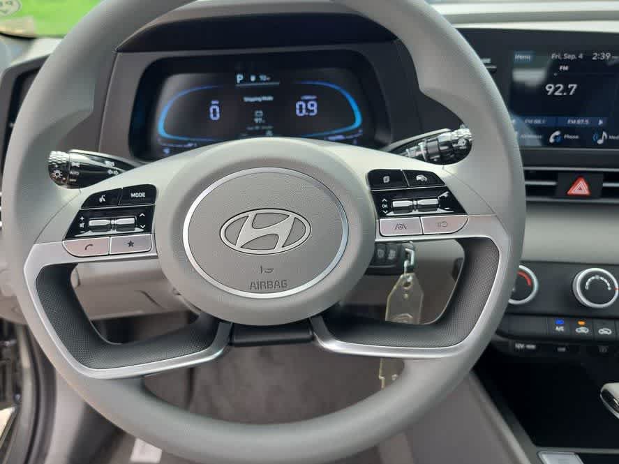 New 2026 Hyundai Elantra SE FWD image 23