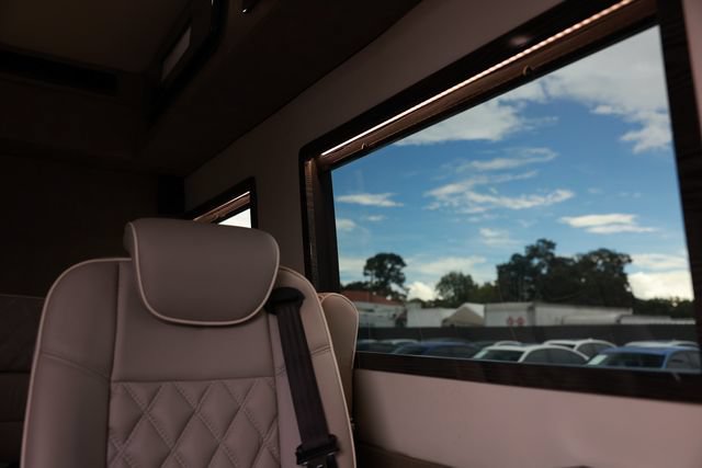 Used 2020 Mercedes-Benz Sprinter 2500 image 36