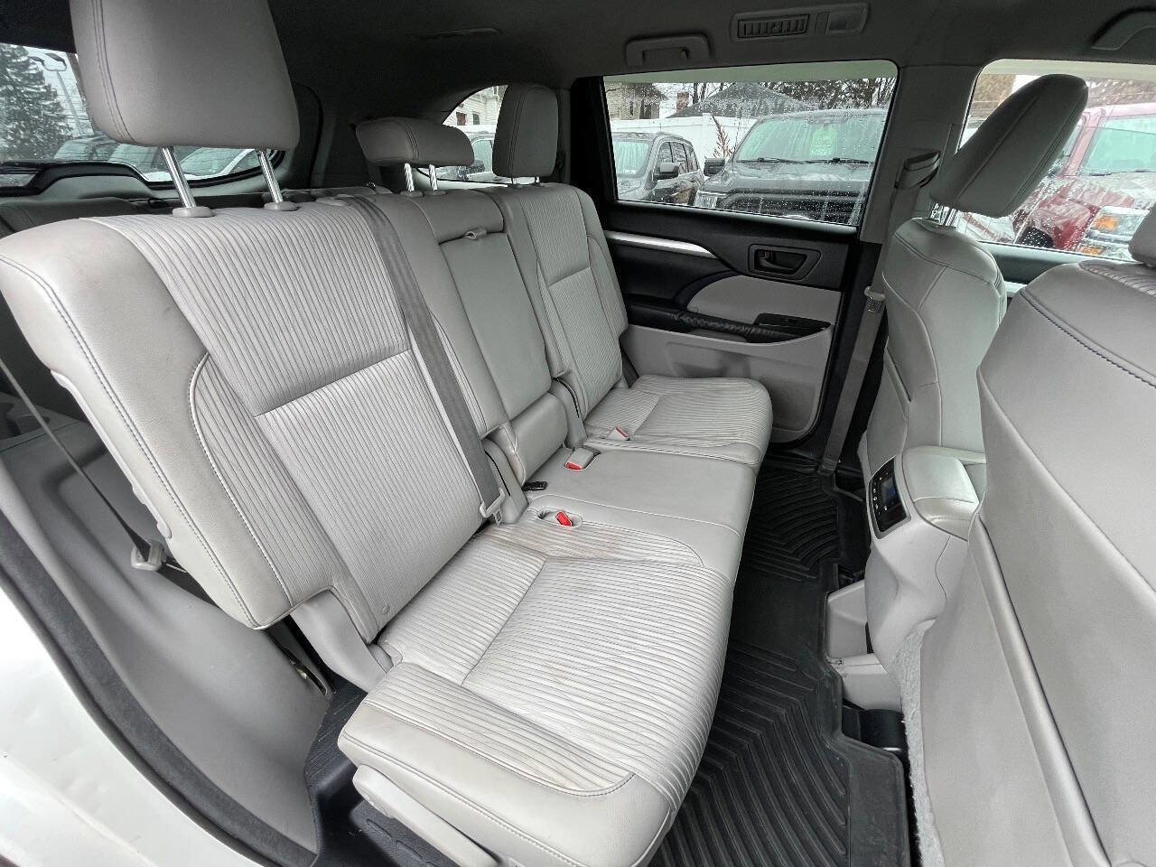 Used 2014 Toyota Highlander Plus AWD/4WD image 34