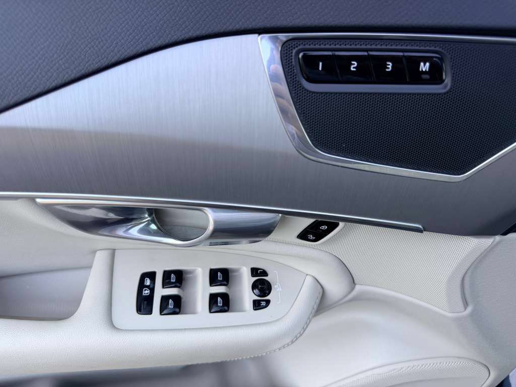 Used 2023 Volvo XC90 B5 Core w/ Climate Package AWD/4WD image 17