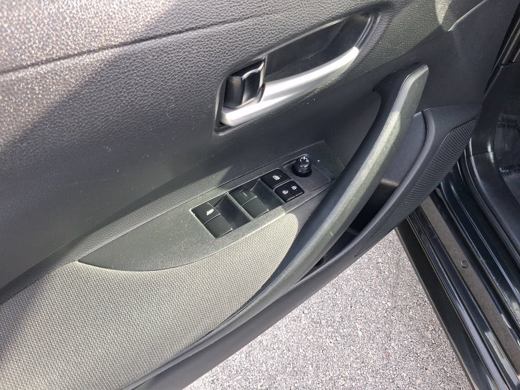 Used 2020 Toyota Corolla LE FWD image 17