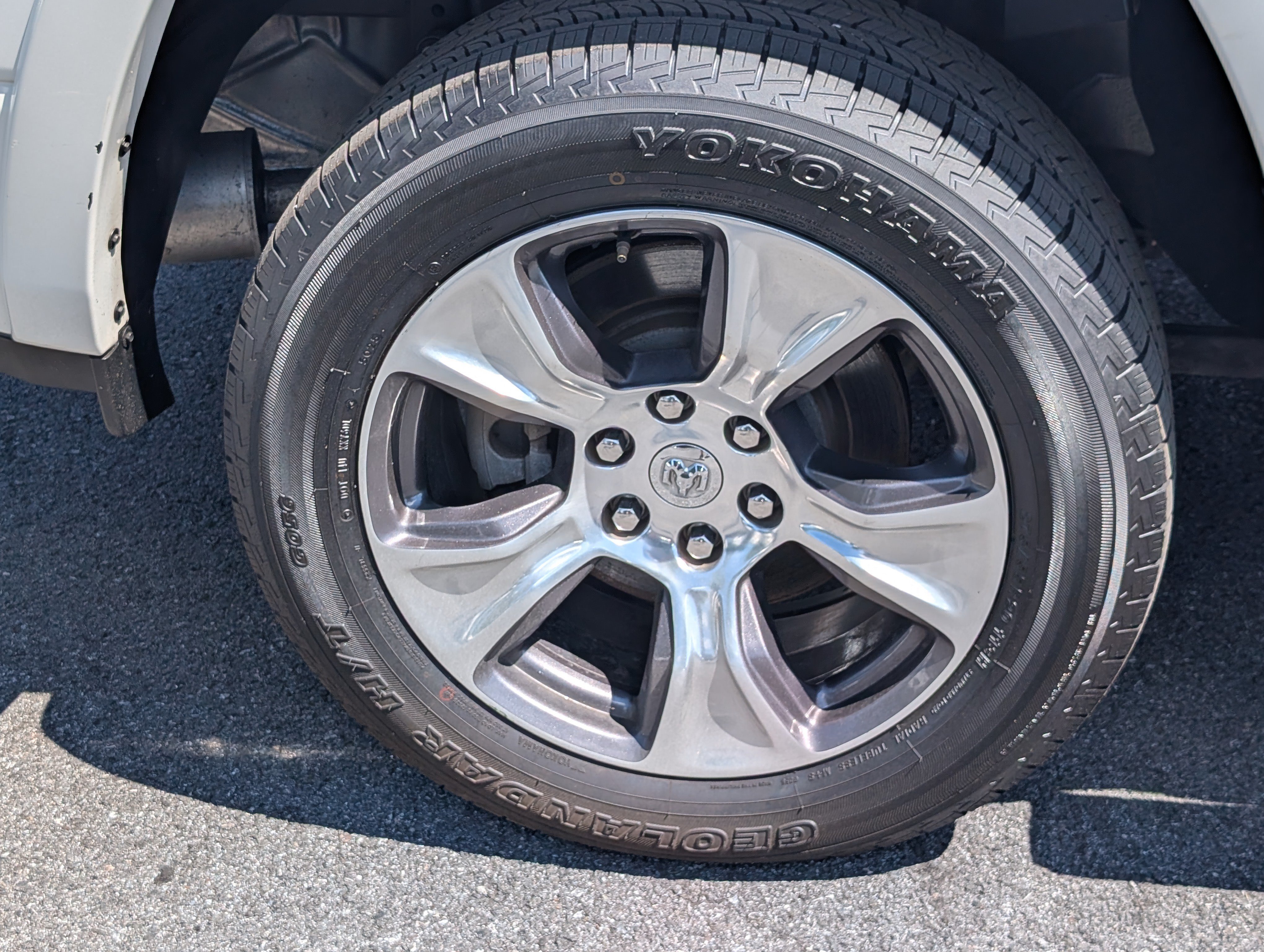 Used 2020 RAM 1500 Laramie AWD/4WD image 10
