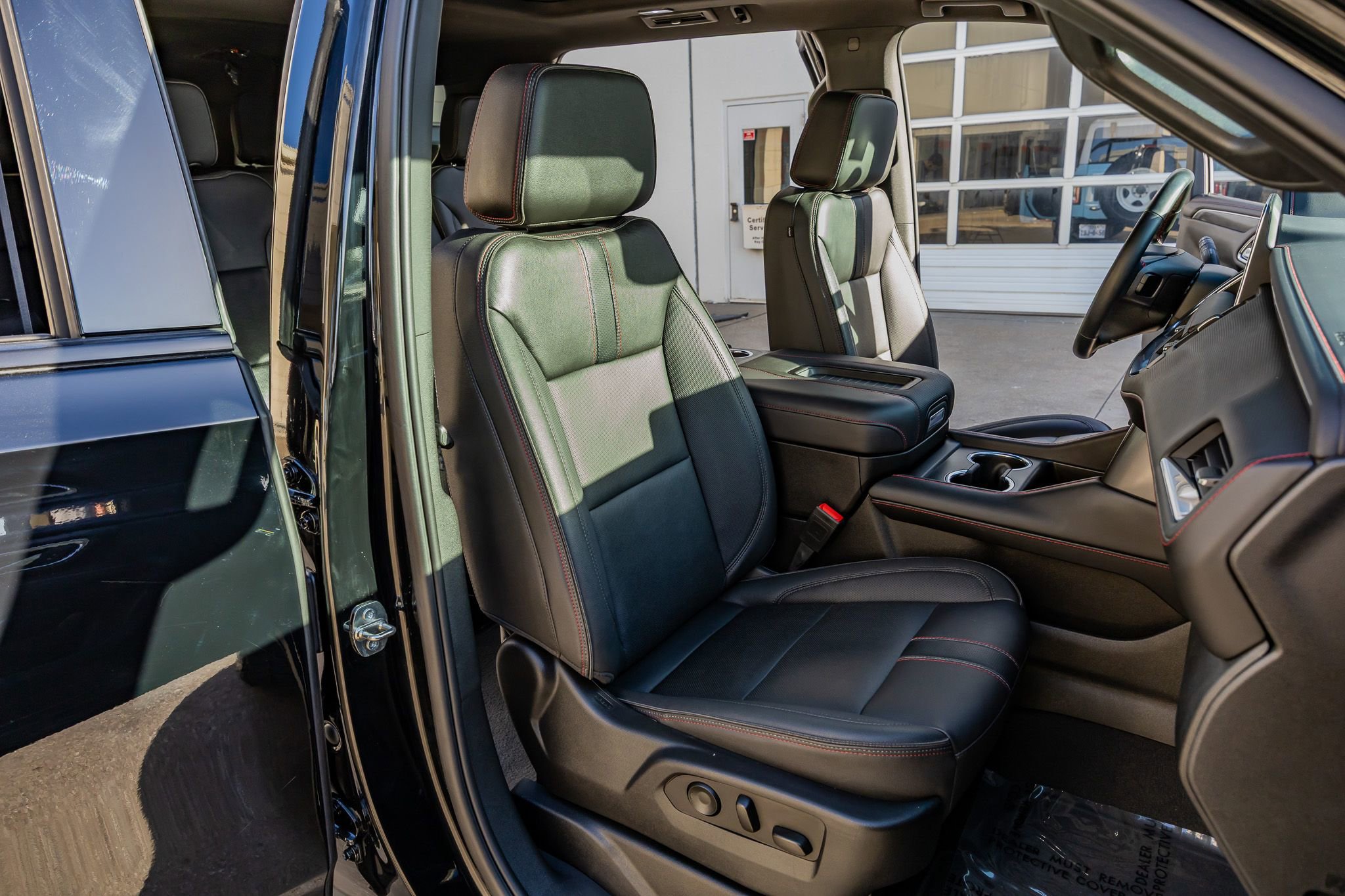 Used 2023 Chevrolet Suburban RST w/ Sport Performance Package image 30