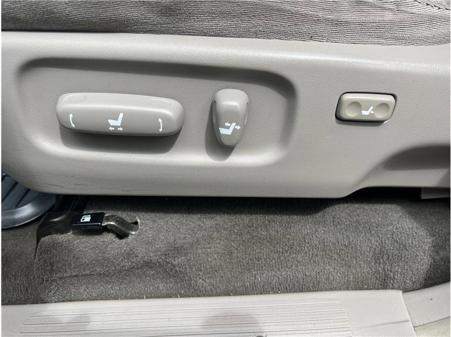 Used 2006 Toyota Sequoia SR5 RWD image 20