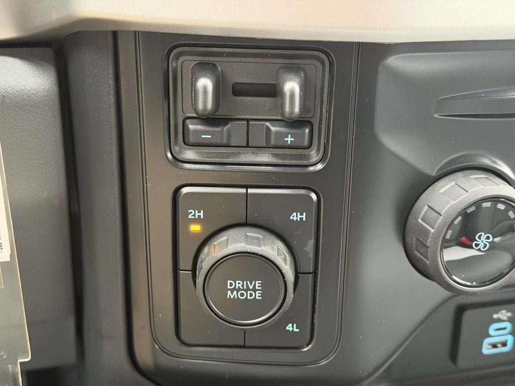 New 2026 Ford F550 4x4 Supercab Super Duty image 13