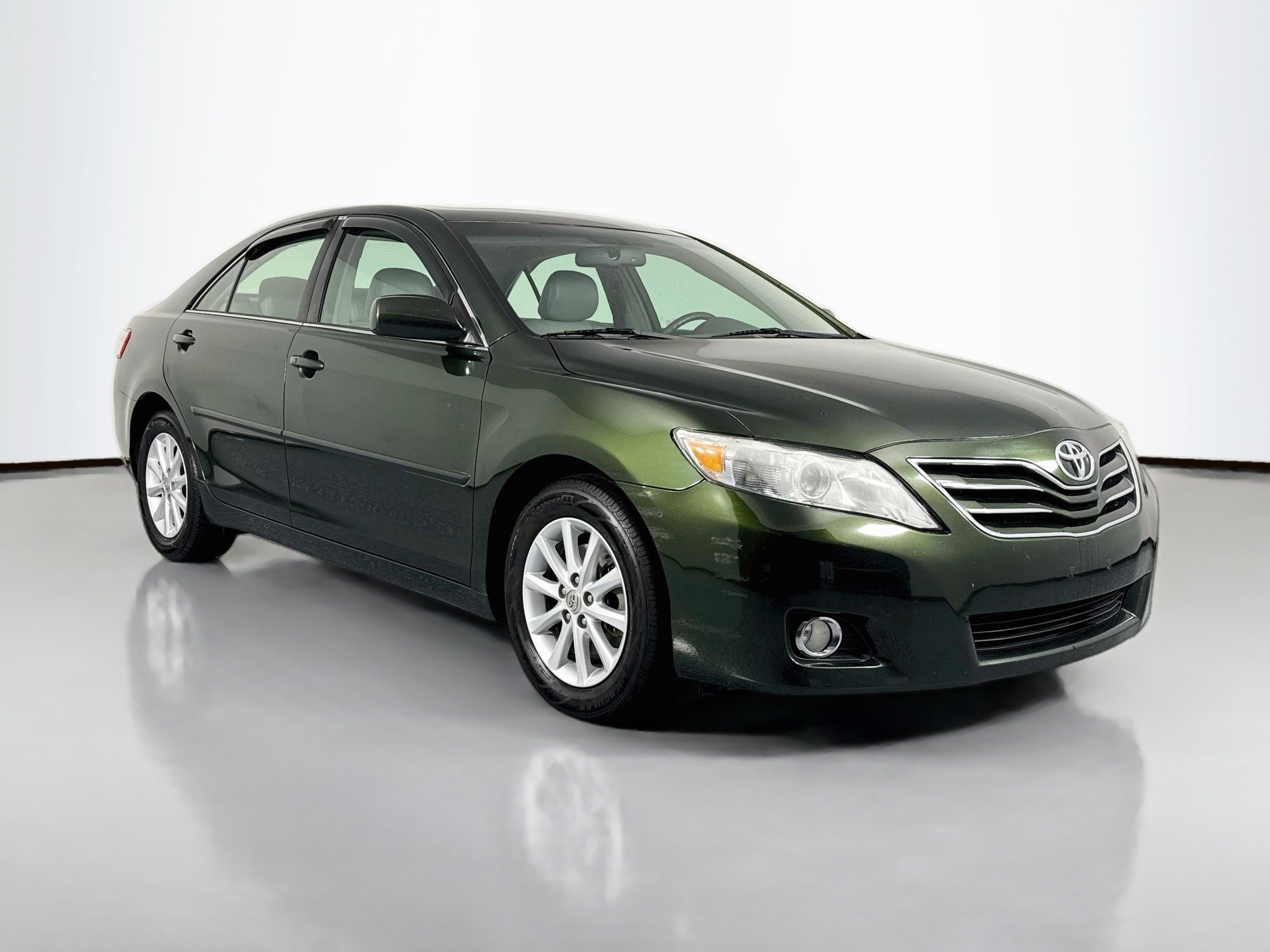 Used 2011 Toyota Camry XLE w/ XLE Extra-Value Pkg #2 FWD image 3