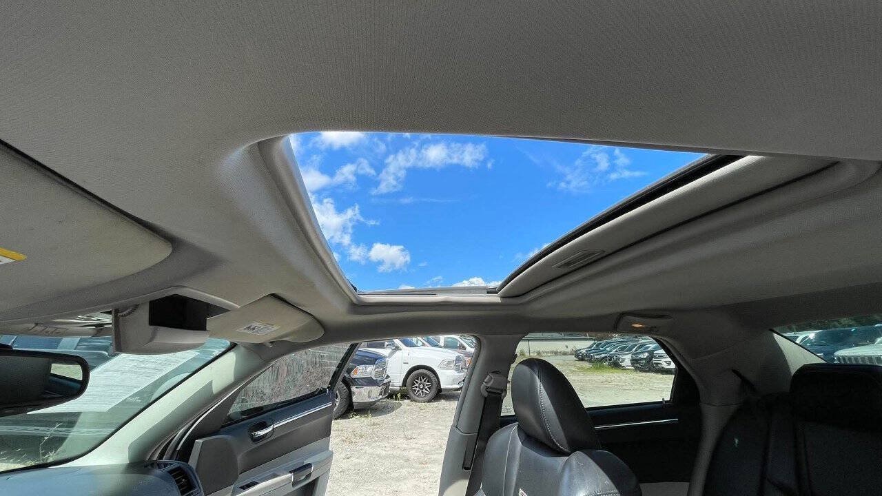 Used 2006 Chrysler 300 SRT8 w/ SRT Option Group II RWD image 12