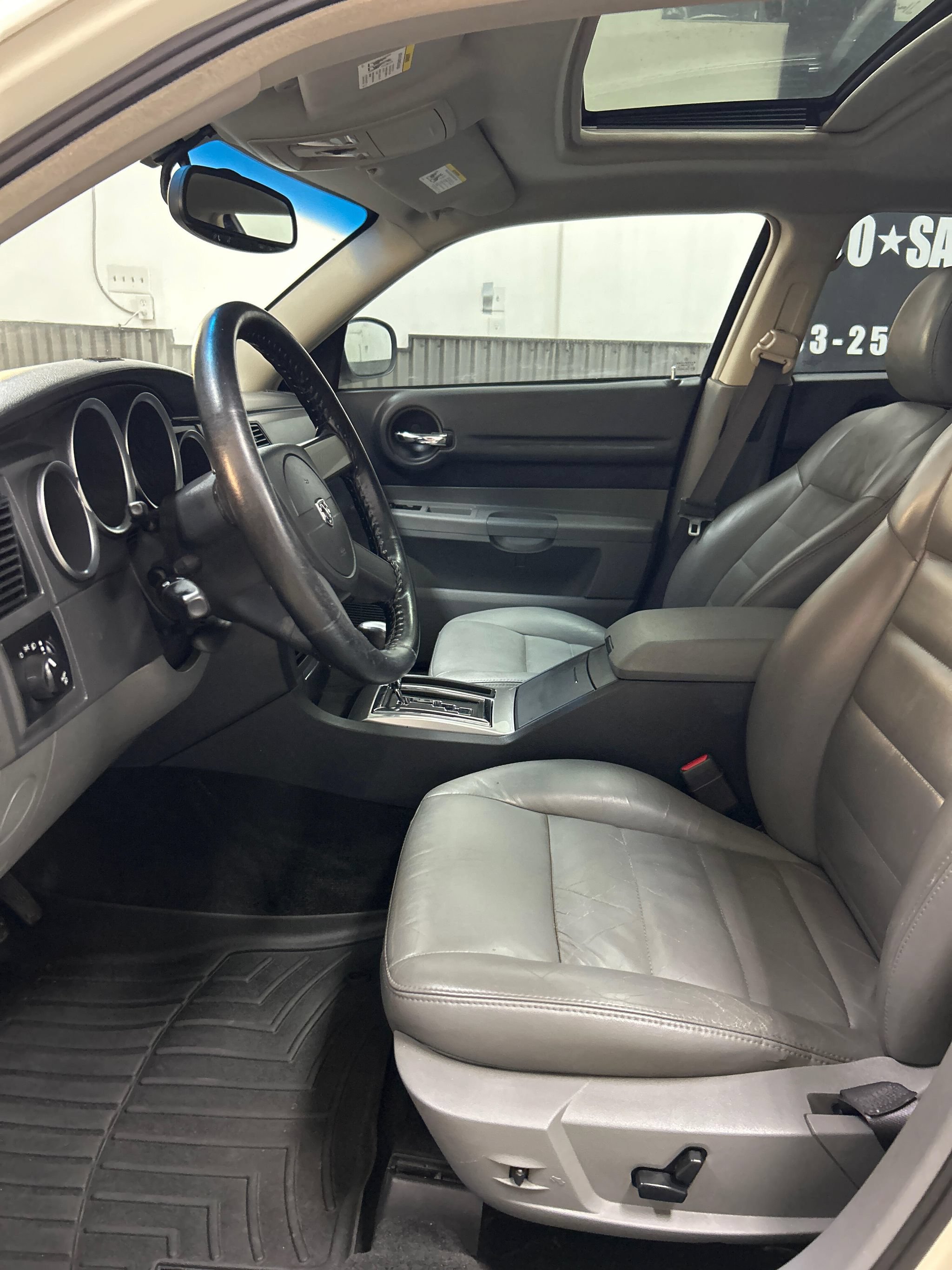 Used 2005 Dodge Magnum R/T w/ Convenience Group II RWD image 8