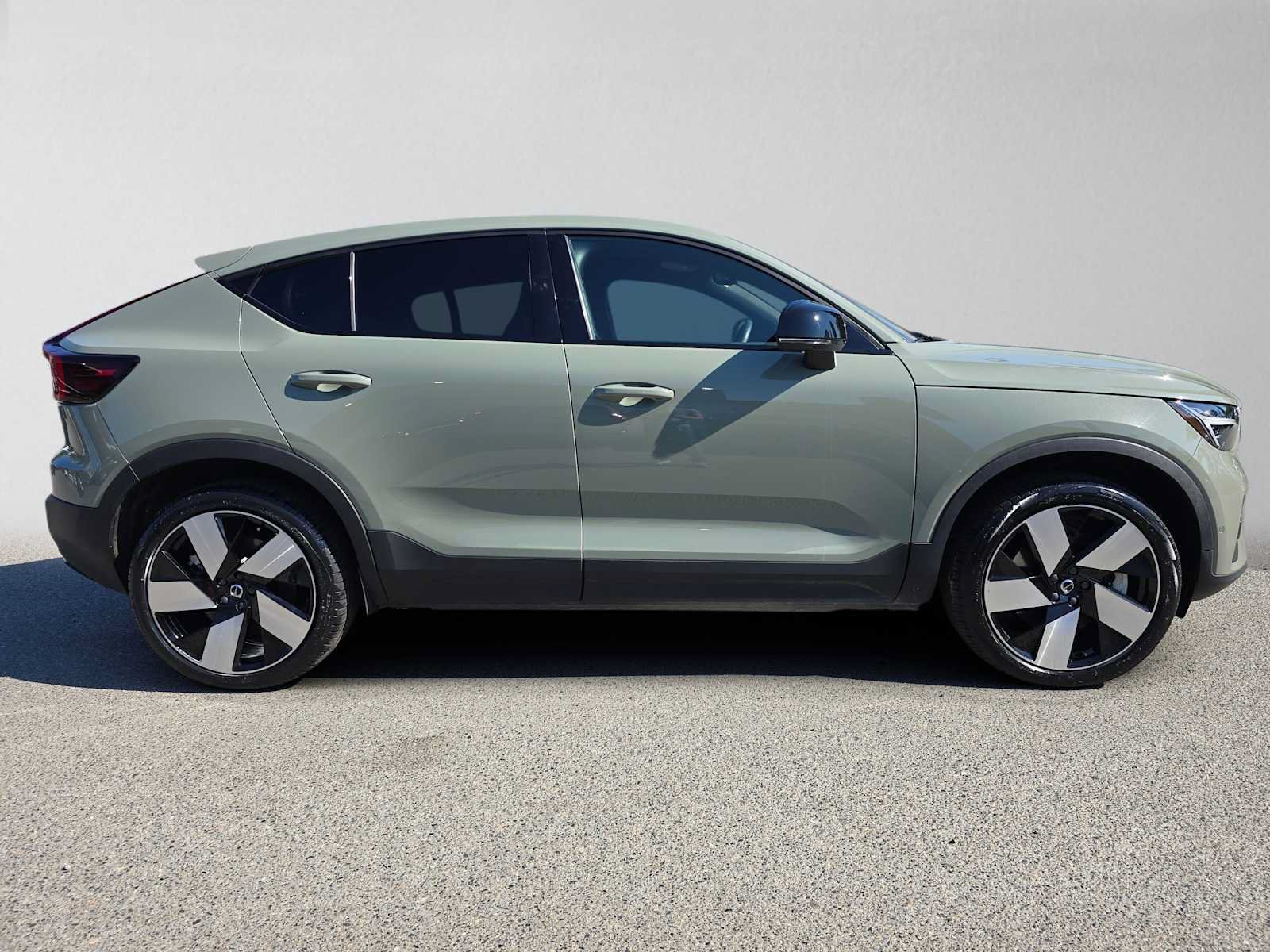 Used 2023 Volvo C40 P8 Recharge Ultimate w/ Protection Package Premier AWD/4WD image 3